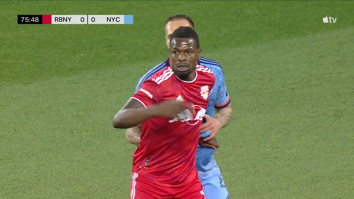 Bronx-born Omir Fernandez put it top bins in the Hudson River derby 😮💨 (via Major League Soccer)