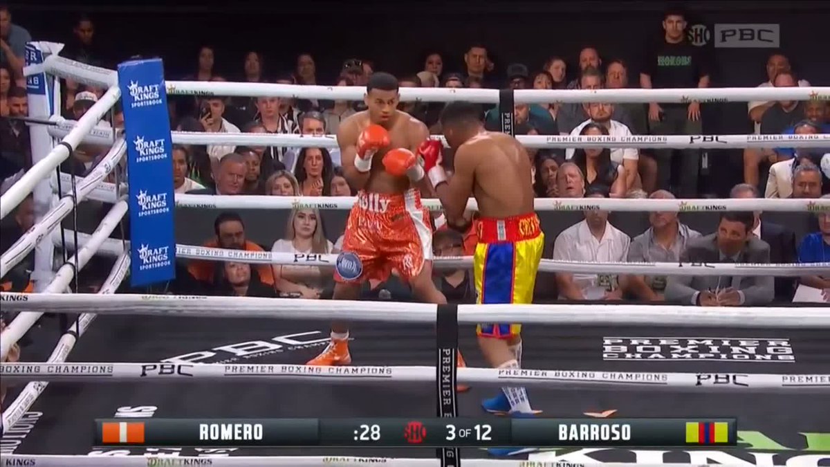 Ismael Barroso DROPS Romero in round 3 with a left 😳 #RomeroBarroso