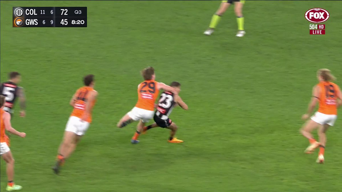 Pies fans erupt with no decision here. Should Bobby hill have been paid a free kick, or HTB for a shrug? 📺 Watch #AFLPiesGiants LIVE on ch. 504 or stream on Kayo: ✍️ BLOG 🔢 MATCH CENTRE