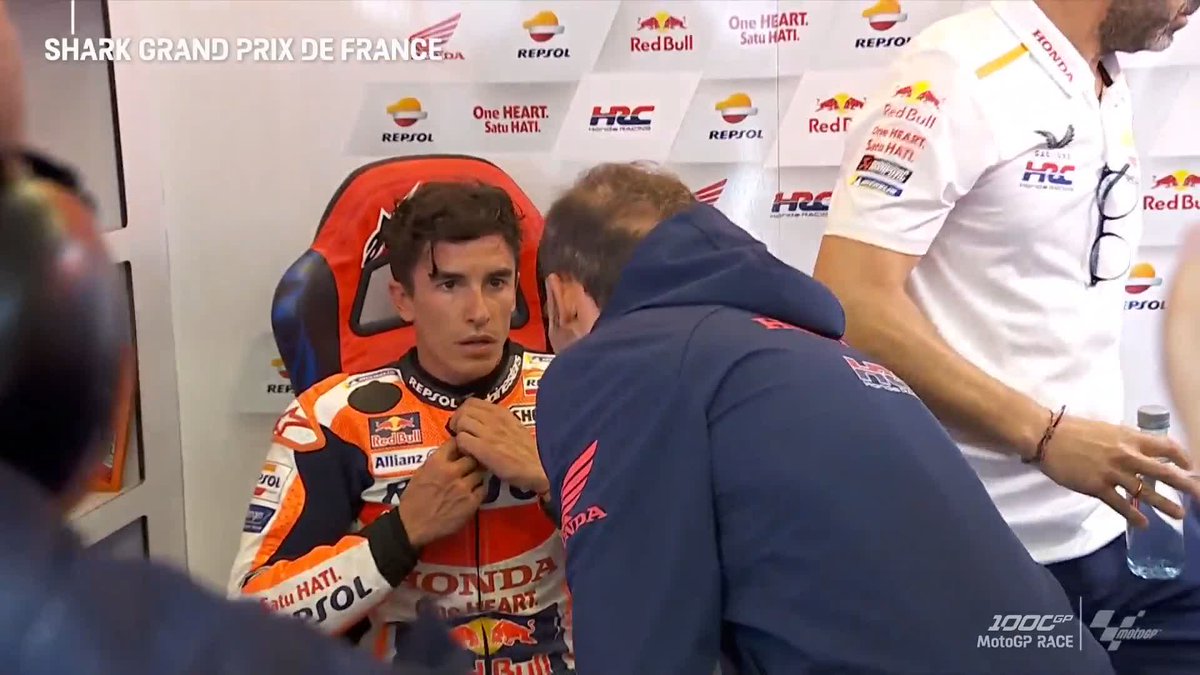 A round of applause for Marc Márquez and rightly so! 👏 It may have ended in disaster but that was some ride! 💪 #FrenchGP 🇫🇷
