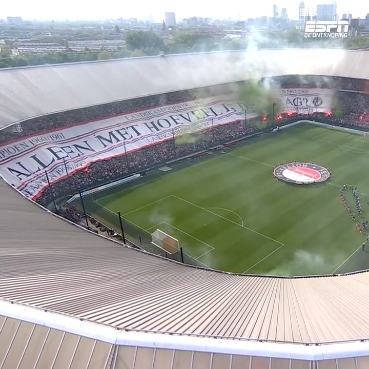 Het indrukwekkende spandoek in De Kuip: 11.000 vierkante meter, 550 meter lang! 😮 #feygae