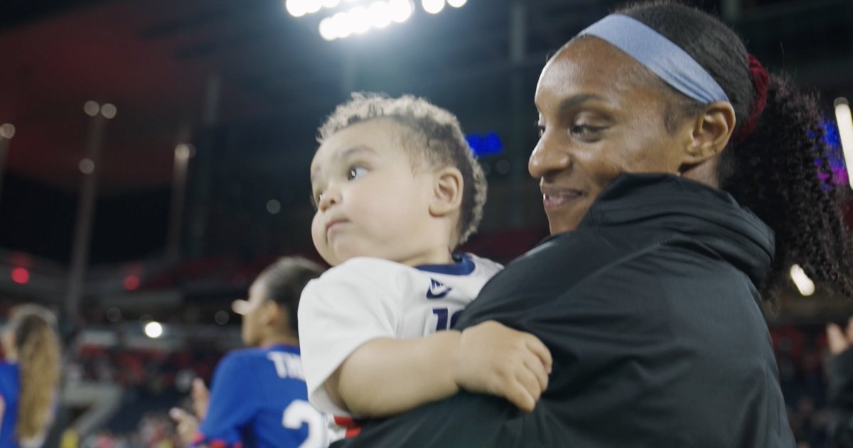 To the #USWNT Mom Squad and every mom... HAPPY MOTHER'S DAY!!!! 💐