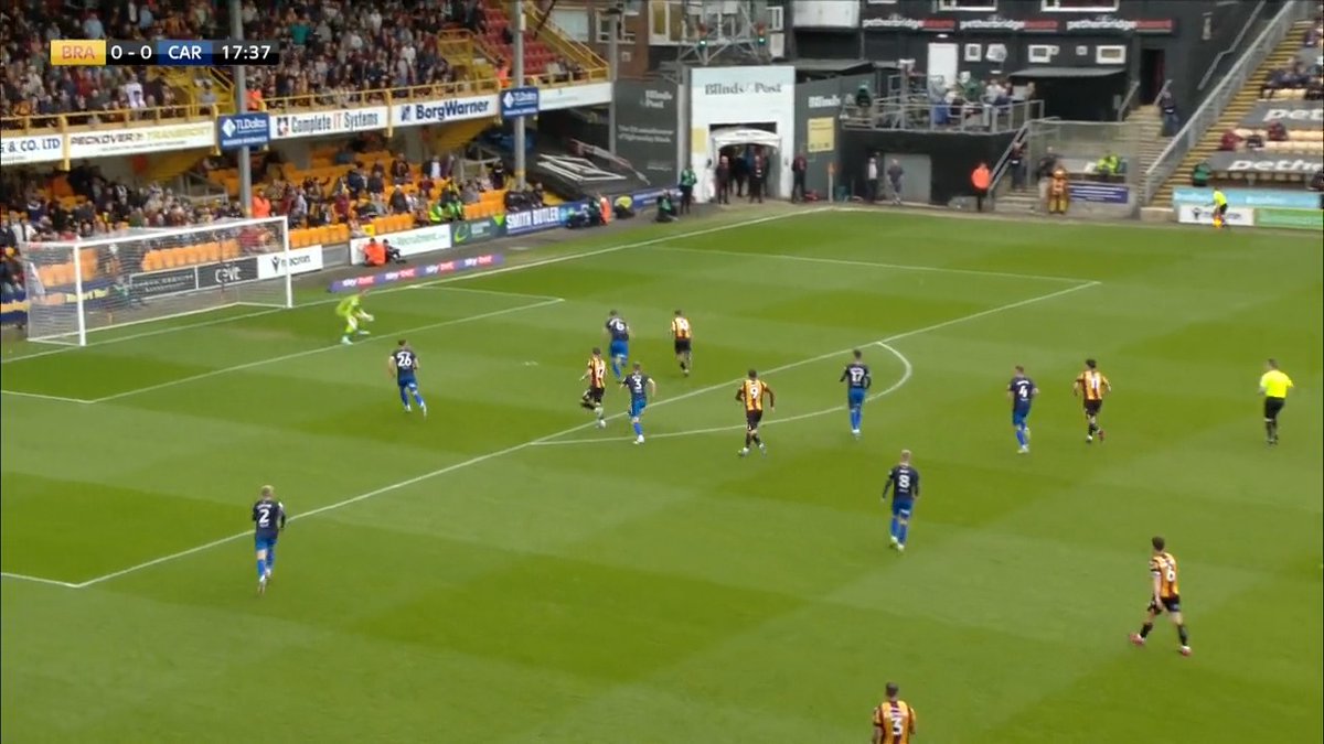 Valley Parade goes wild! 🔊 A brilliant finish from Jamie Walker! 💥