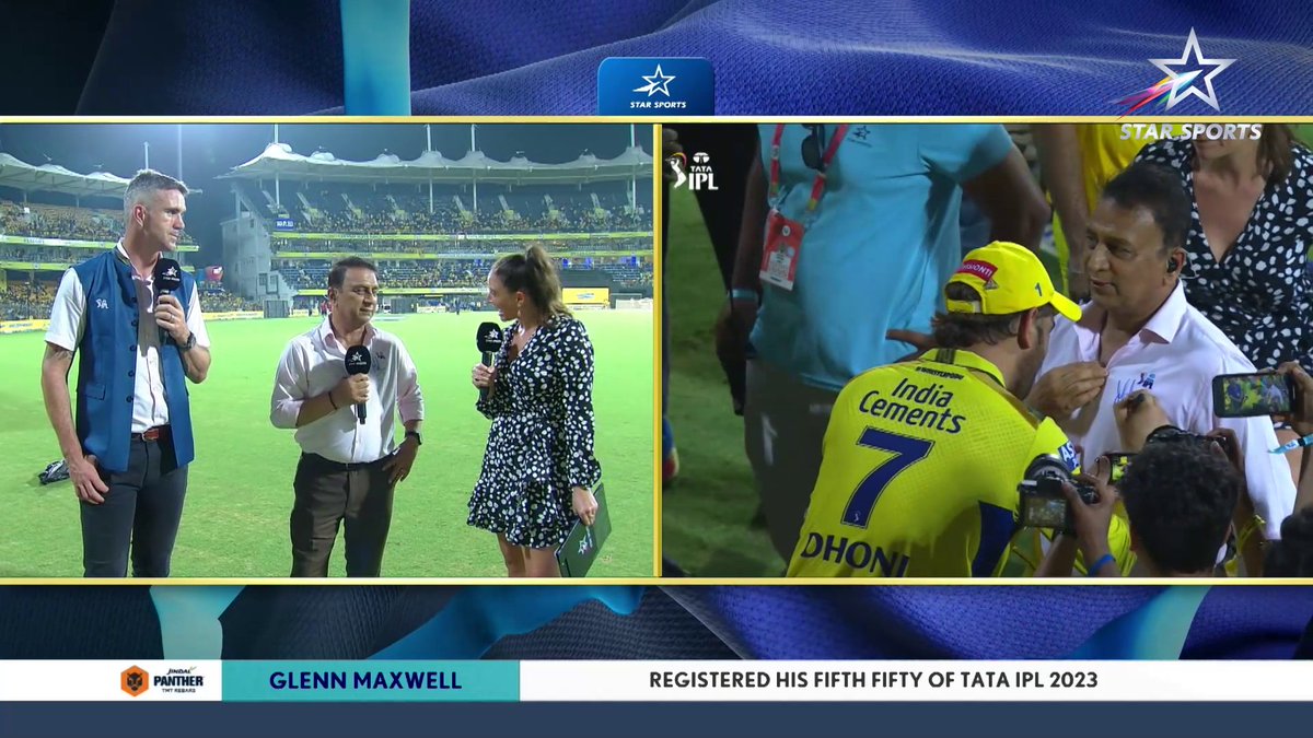 Sunil Gavaskar runs to get MS Dhoni's Autograph! Proof that MS Dhoni is the Legend of Legends! ❤️