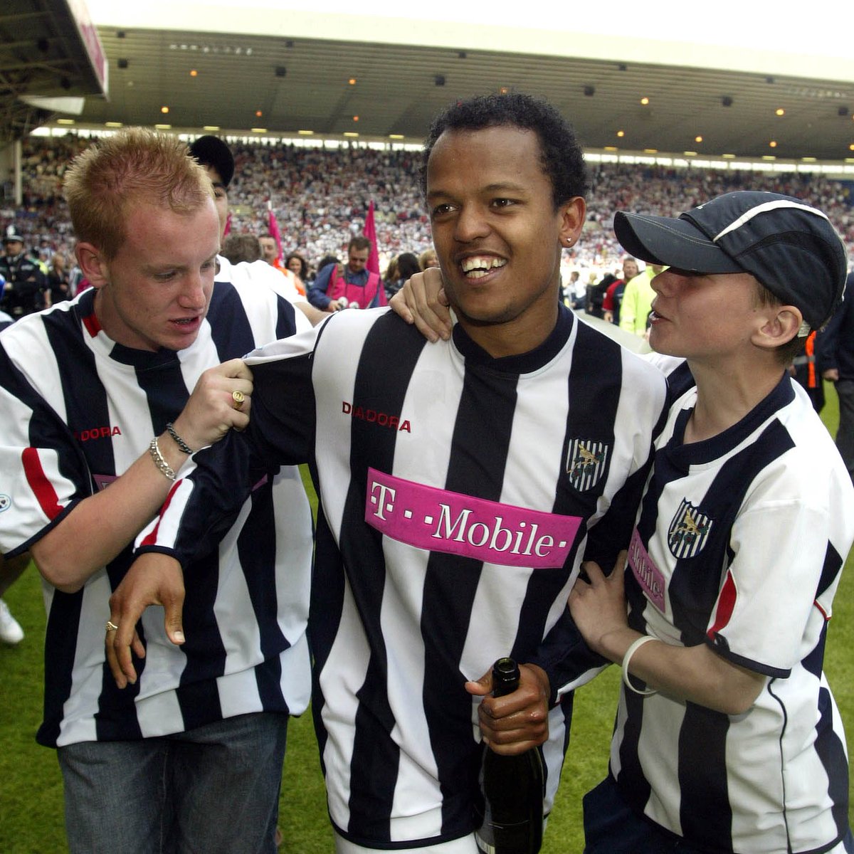 𝗔 𝗱𝗮𝘆 𝘄𝗲'𝗹𝗹 𝗻𝗲𝘃𝗲𝗿 𝗳𝗼𝗿𝗴𝗲𝘁. 😍 #OTD in 2005, The Great Escape. 🙌