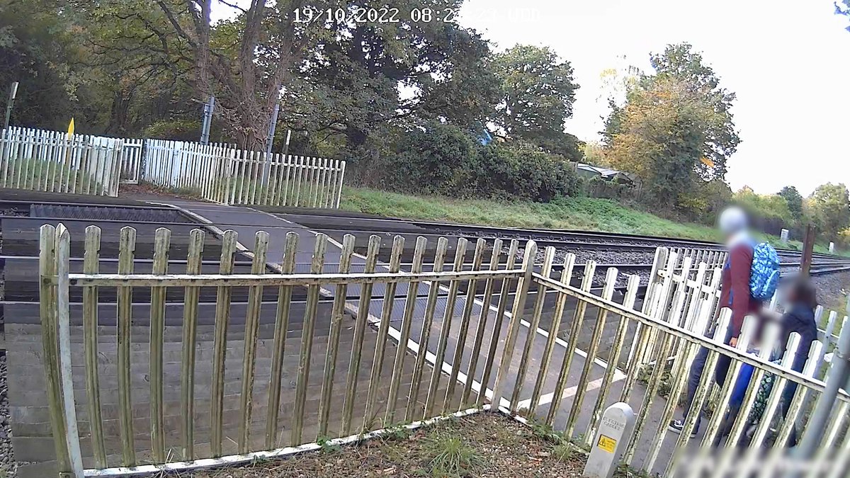 😰 Just why!? 📹 It's easy to switch off when you're going through your daily routine.📱 ⚠️ Always look both ways before stepping onto a level crossing. Safety tips: ➡️ Take care and stay aware, wherever your attention wanders. 🫧 #BewaretheBubble