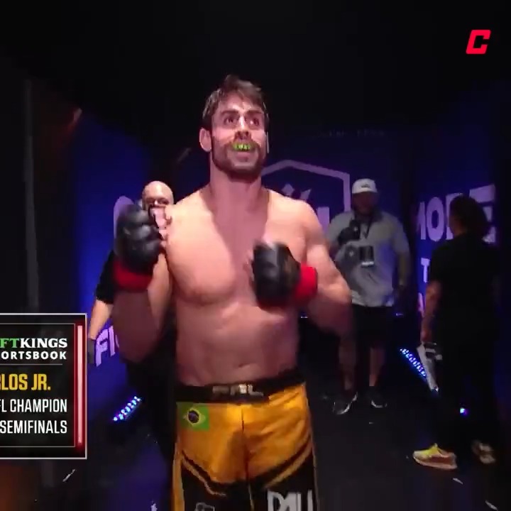 TUDO QUE EU QUERIA ERA VER ESSA CENA NO BRASIL! 🤩🏆🇧🇷 Em 2021, Cara de Sapato provou que com trabalho duro é possível chegar lá, mesmo quase tendo desistido do MMA. 💪😤👏 Você curte as emoções da PFL com exclusividade na minha tela. Assine já! (link na bio) #PFLnoCombate