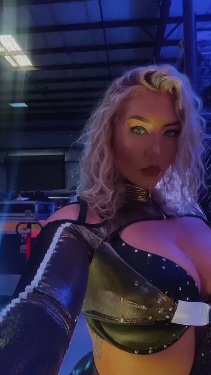 YEET! Can't wait for my Sexy Aphrodite Nikkita Lyons to comeback and wrassle again🦁❤️😍 #LyonsPride #Aphrodite4Lyfe #KingsNevaCry #WWERaw #WWENXT