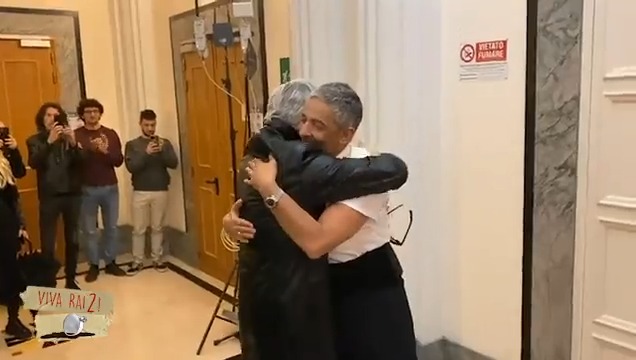 Tanti auguri a voi: evviva fiorello e Claudio Baglioni! 💥 #VivaRai2