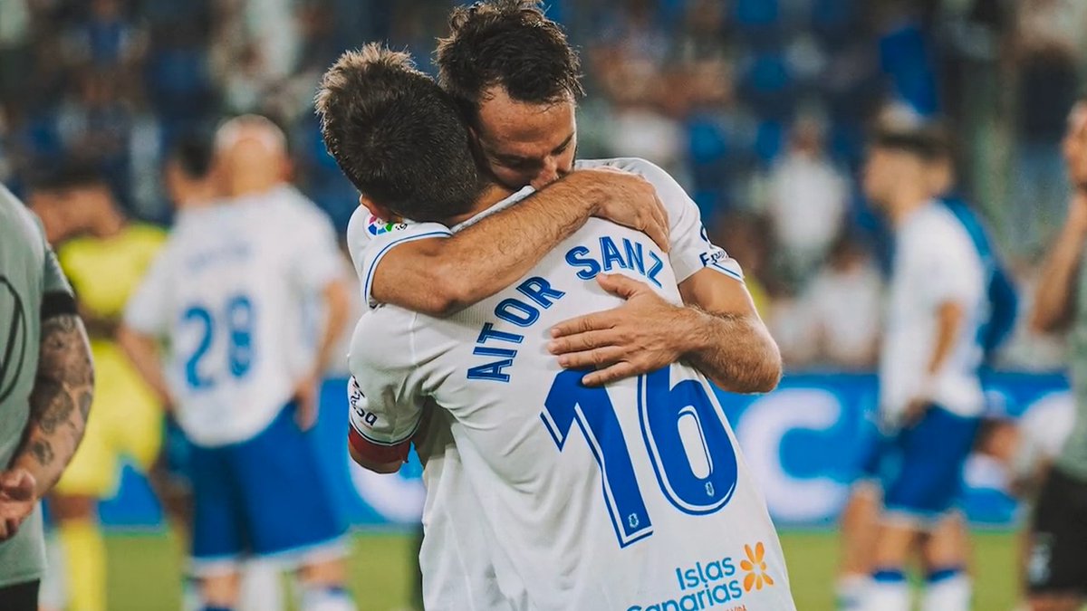 ๐ผ Carlos Ruiz, ๐ช๐ฃ๐ ๐๐ฬ๐๐๐๐ ๐ฅ๐๐ง๐ ๐๐ก ๐ง๐๐๐ช๐๐ง๐๐ค (2013-2023). Una muestra de las muchas imรกgenes del jugador #blanquiazul durante sus 1๏ธโฃ0๏ธโฃ temporadas en el conjunto tinerfeรฑista โช๏ธ๐ต. Gracias por tanto, Carlos Ruiz ๐ด๓ ง๓ ข๓ ณ๓ ฃ๓ ด๓ ฟ