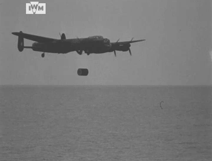 In this unique footage filmed shortly before the Dambusters' Raid in May 1943, an Avro Lancaster flies low off the Kent coast, trialling a cylinder-type "Upkeep" bouncing bomb. Learn more about the incredible story behind the raid: © IWM MTE 3437
