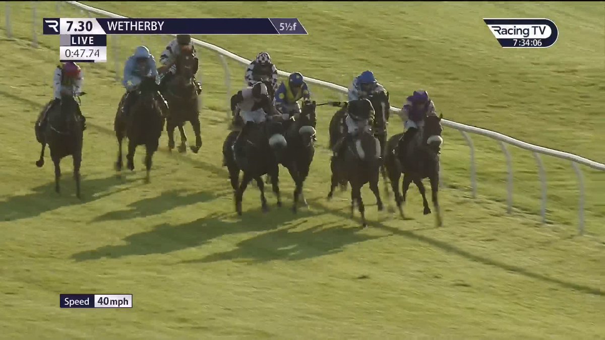 Thriller! Ballyare finishes with a rattle to get up in the shadows of the post in the Follow Racing TV On Twitter Handicap, scoring under a fine ride from Danny Tudhope for lucinda russell 👏