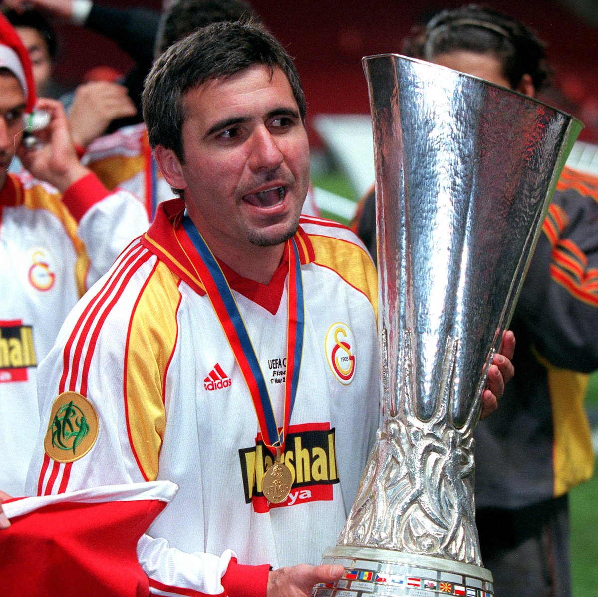 Taffarel, Popescu, Hagi... 🥰 🇹🇷 Galatasaray won the UEFA Cup #OTD in 2000, beating Arsenal 4-1 on penalties 🏆 26x Turkish Champions 🟡🔴 || #UEL