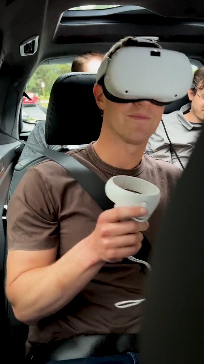 What if you could use #AR and #VR technology on the go – even on the road 🚗? We’re working with BMW Group to create AR and VR experiences for passengers to make the time you spend traveling more productive and fun.