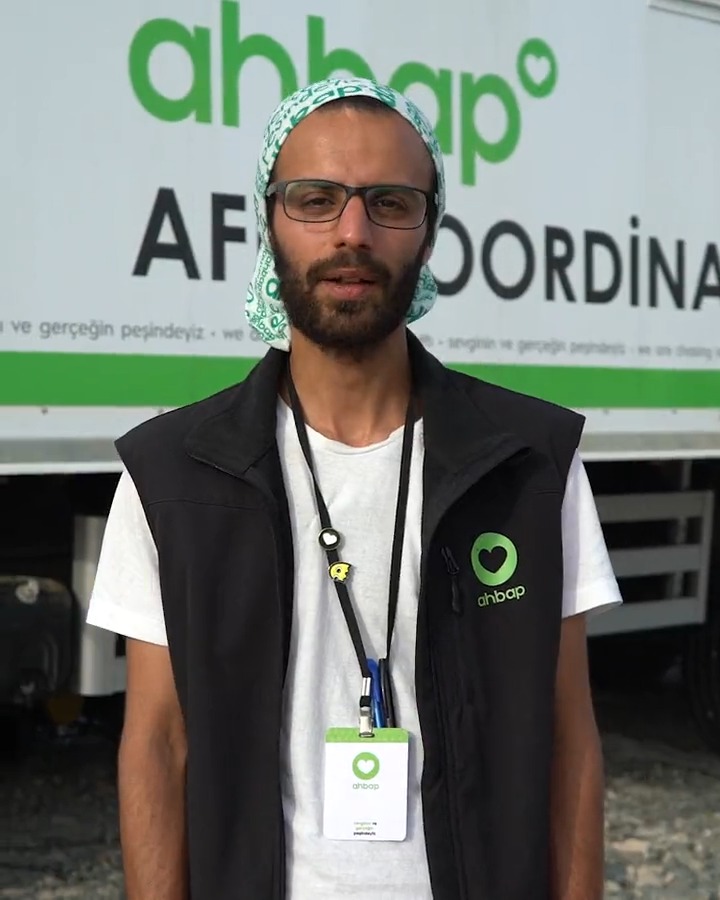 Depremin ilk gününden bu yana hem sahada hem online olarak çalışmalarımızı aralıksız sürdürüyoruz. Bu süreçte #Hatay’da neler yaptığımızı Hatay Saha Sorumlumuz Ahmet anlatıyor. 💚 #ahbapiyilikgetirir
