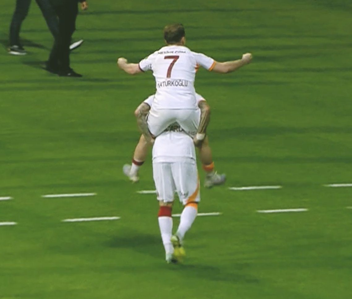 Victor'un müdahalesi! ⛔️ Kerem'in servisi. 👌 Ve Mauro'dan final! ⚽️