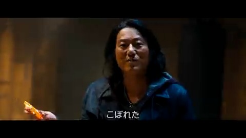 ファミリーのみんな📣 <亀田の柿の種>が宙を舞う⁉️ 🔥ショウ×ハンの戦闘シーン解禁🔥 「なぜ現れた。面倒な野郎だ」 「冷静に。戦いたくない」 混ぜるな危険💥因縁の2人が遂に対面‼ 『ワイルド・スピード/ファイヤーブースト』 5.19(金)🎬 #ワイスピ最終章が始まる