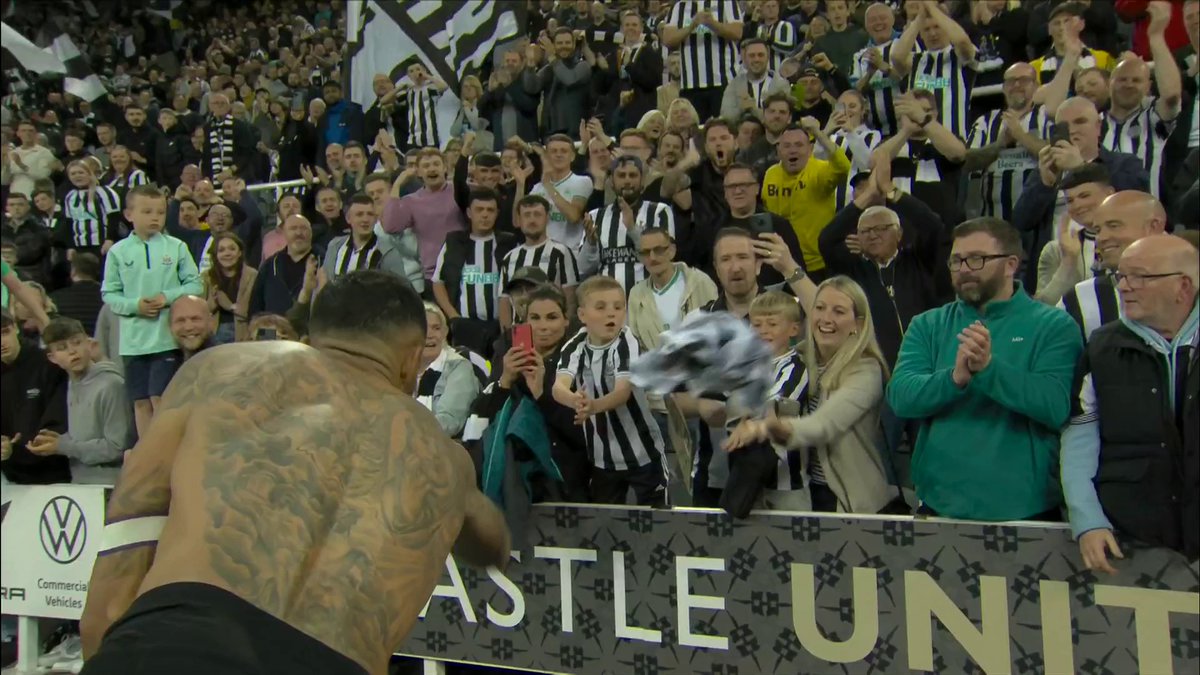 Callum Wilson making a young fans day ❤️