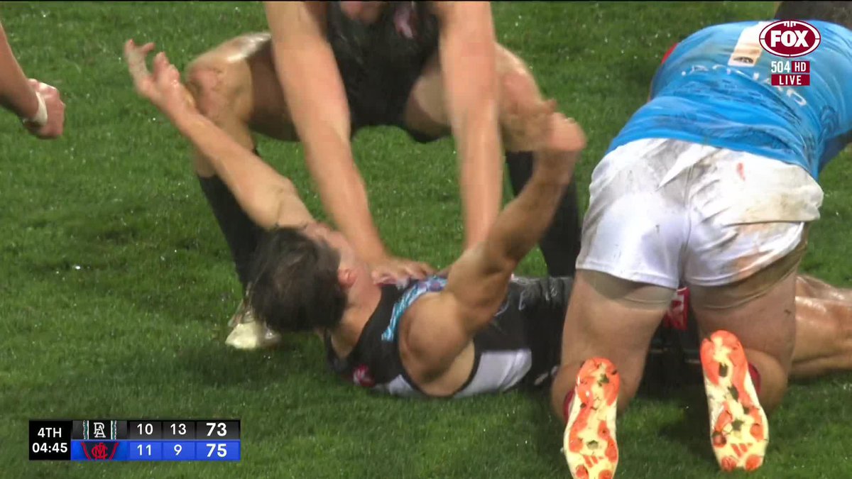 WHAT IS GOING ON HERE!? This was absolutely wild stuff from Port Adelaide. 📺 Watch #AFLPowerDees LIVE on ch. 504 or stream on Kayo: ✍️ BLOG 🔢 MATCH CENTRE