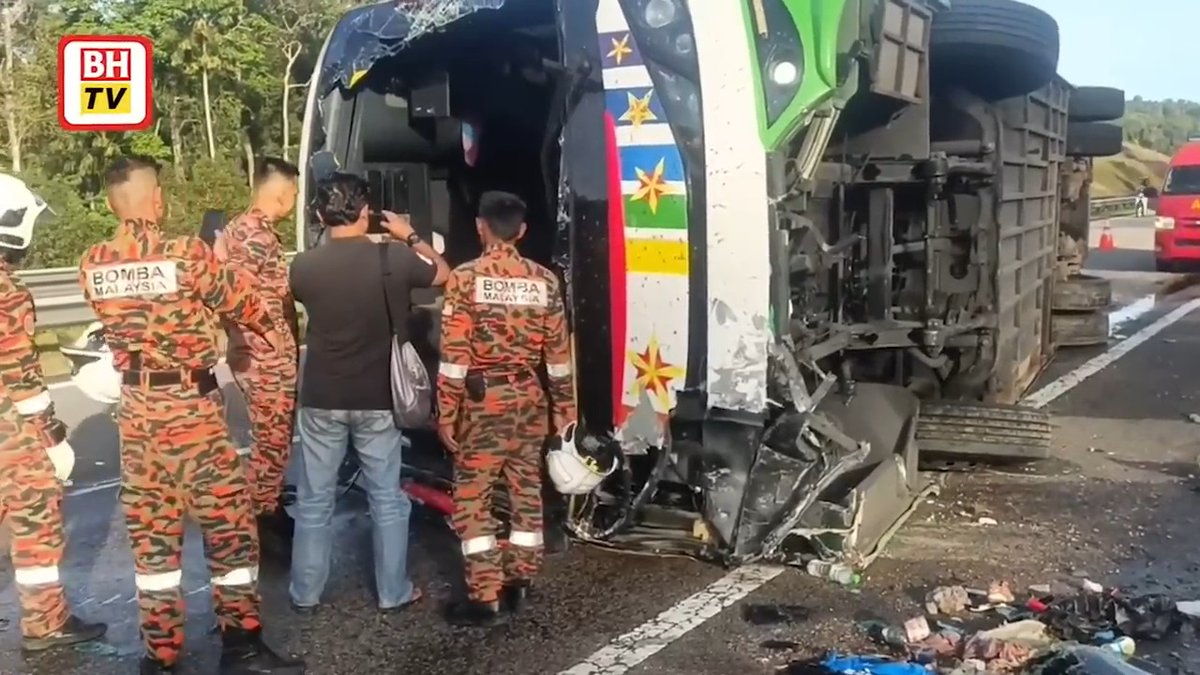 Dua maut kemalangan bas persiaran • #dungun Percutian 30 sahabat ke Pulau Redang, Terengganu, berakhir tragedi selepas dua daripada mereka maut dalam kemalangan di Kilometer 375.4 Lebuh Raya Pantai Timur 2 (LPT2), selepas R&amp;R Bukit Besi, pagi tadi.