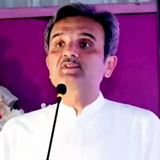 اے این پی کے خلاف الیکٹرانک اور سوشل میڈیا پر جتنا پروپیگنڈا کیا گیا، سامنے عمران اور پیچھے جنرل پاشا اور کچھ جرنلز تھے۔ان الزامات میں حقیقت ہوتی تو آج ہم پر مقدمے بن چکے ہوتے۔ یہ منظم سازش تھی کہ عمران خان کو عوام کی نظر میں ایک ہی حل اور دیگر سیاسی جماعتوں سے نفرت پیدا کی گئی