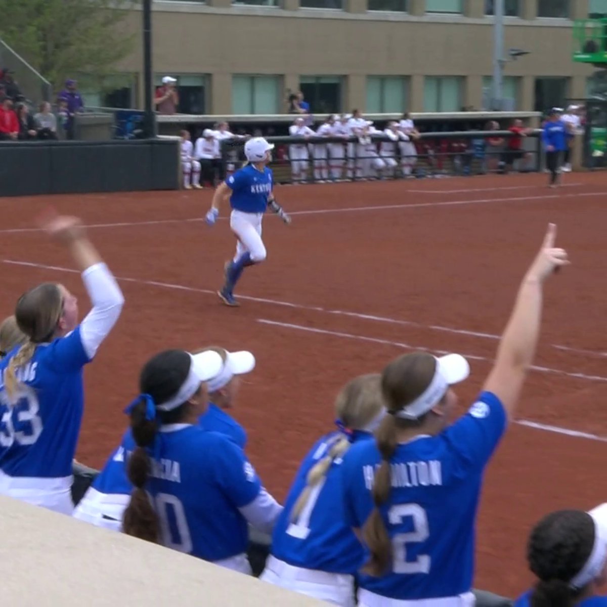 .Erin Coffel Sent this one into ORBIT 😱 Kentucky Softball
