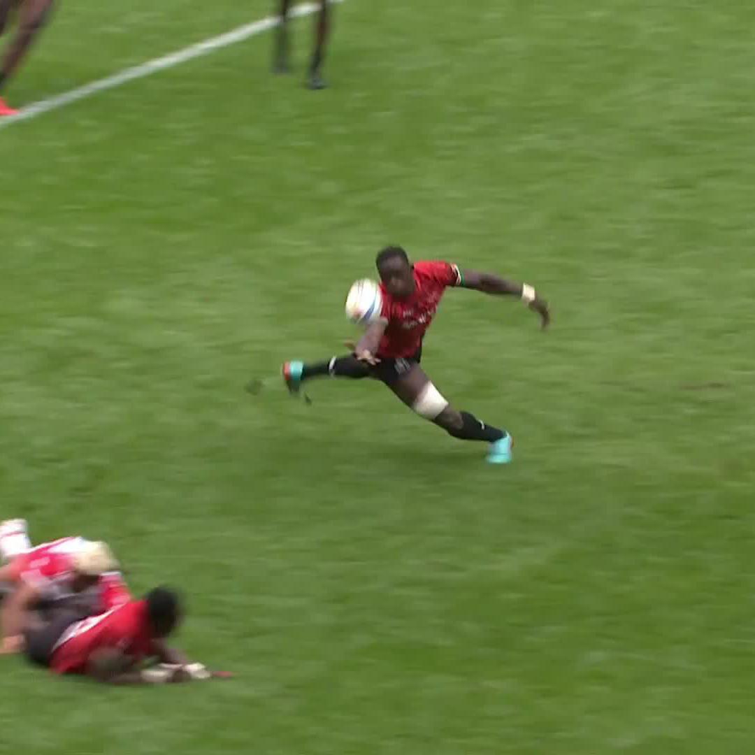 How has Kevin Wekesa done that?!? 🤯 His second hat trick in this Playoff Pool as Shujaa are in control 🇰🇪 #London7s | #HSBC7s