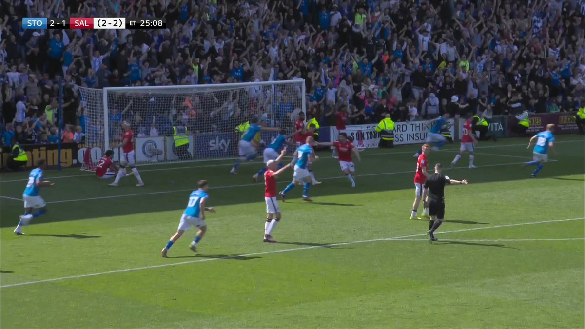 The Cheadle End limbs 😍 These boys just never, ever give in! #StockportCounty