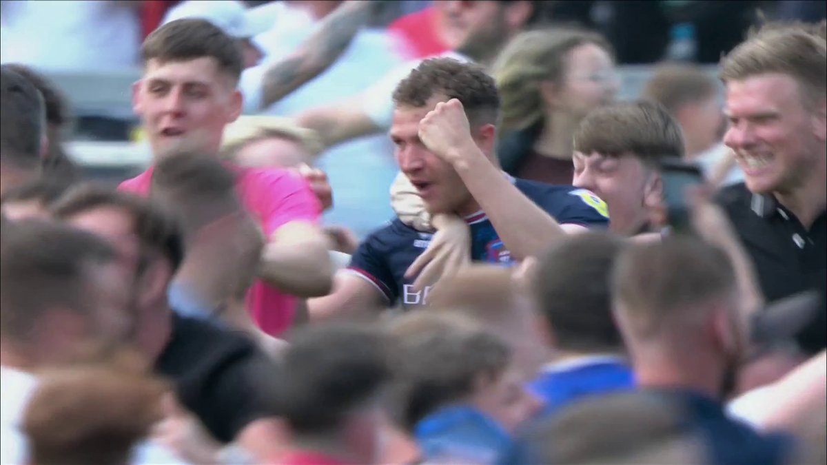 CARLISLE UNITED HAVE DONE IT! 💪 They will face Stockport County at Wembley next Sunday!
