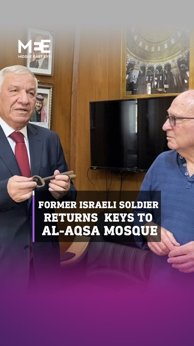 Former Israeli soldier Yair Barak returned the keys of al-Mughrabi Gate, one of the doors of the western wall of Al-Aqsa Mosque to Palestinians, 56 years after he stole them, he says, while serving with the Israeli army in Jerusalem