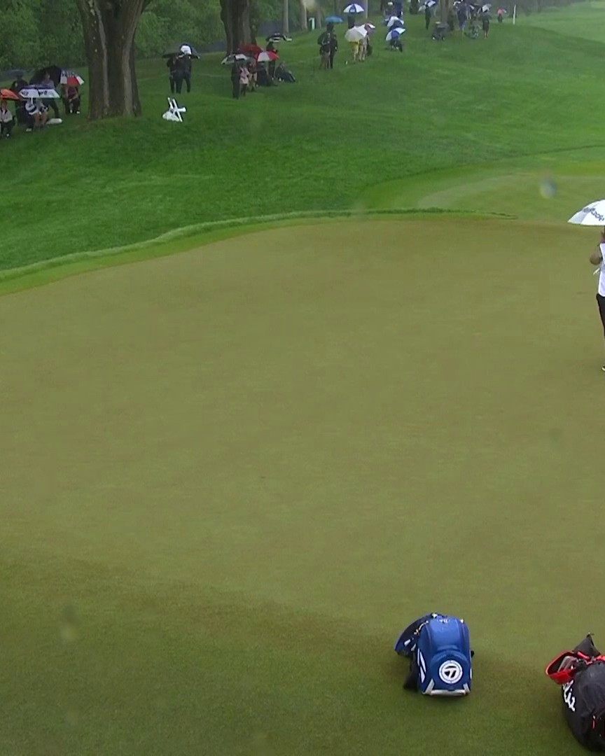 231 yards ➡️ 1 foot @MaxHoma23 is pin-seeking PGA Championship 🎯