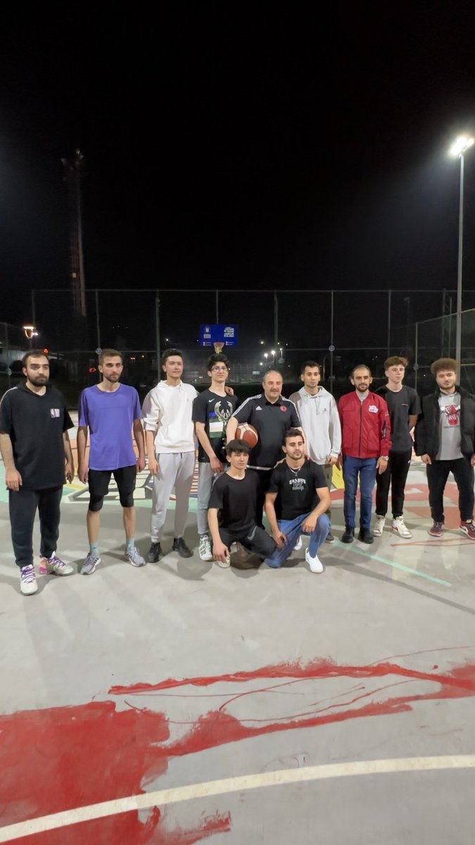 İlk defa oy kullanacak gençlerimizin basketleri gibi oyları da isabetli olacak 🏀
