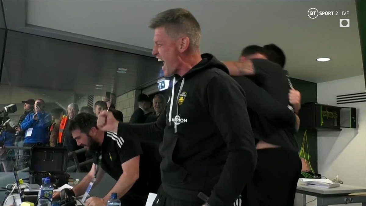 LOOK AT THOSE RONAN O'GARA CELEBRATIONS! 💛🖤 The moment La Rochelle clinched back-to-back Heineken Champions Cup titles... The Irishman is leading something special in France ✨ #HeinekenChampionsCup