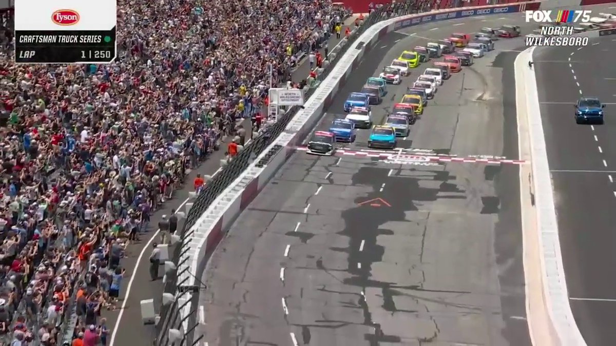 RETWEET IF YOU'RE WATCHING NORTH WILKESBORO SPEEDWAY ON FOX!