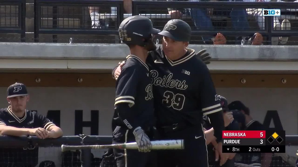 Great Ovation for @Evan_Albrecht as he gets the curtain call in his Alexander Farewell. #BoilerUp 👏👏 Evan is an amazing #Boilermaker. Proud to have him represent #Purdue in 206 games as a 5-year starter since 2019.