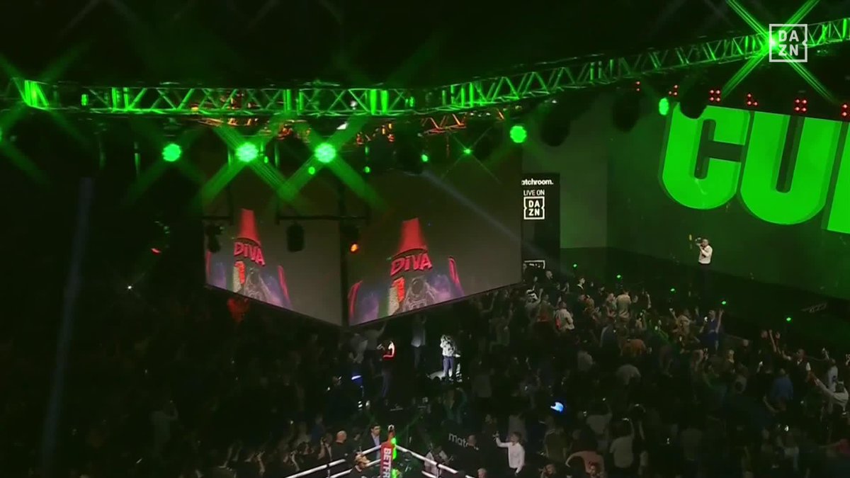 An absolutely INCREDIBLE entrance for Gary Cully 🤩 #TaylorCameron
