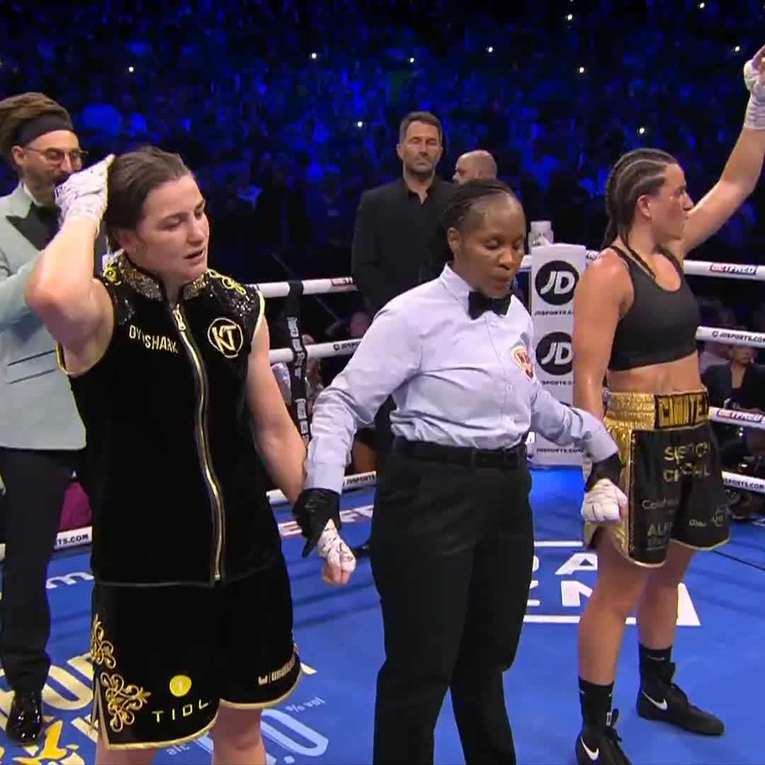 SCORECARDS 📝 95-95, 96-94, 96-94... To the winner... AND STILL! Chantelle Cameron retains! 👑👑👑👑👑👑 #TaylorCameron