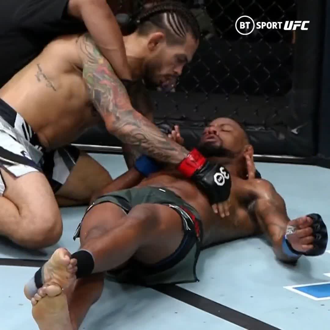 KN😲CKED 😱UT C😵LD! Take a bow, Carlos Diego Ferreira! 👏 #UFCVegas73