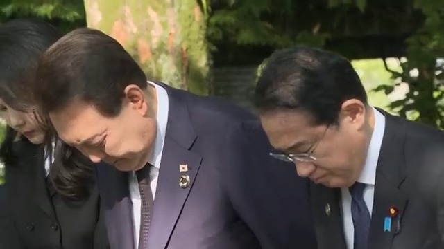 South Korean President Yoon and Japanese Prime Minister Kishida laid flowers at a memorial to Korean victims of the atomic bombing of Hiroshima. Yoon also became the first sitting Korean president to meet with Zainichi Korean hibakusha.