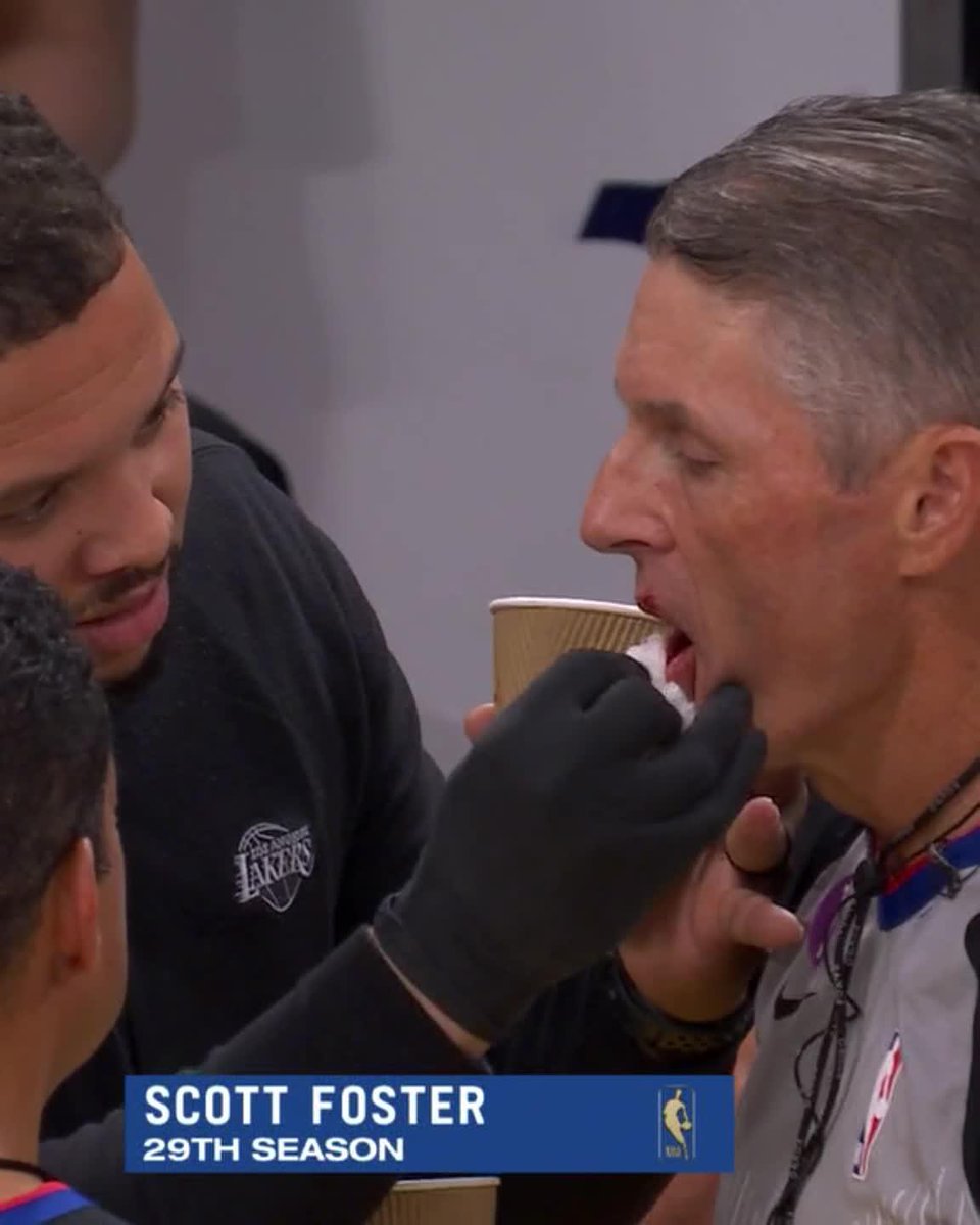 LeBron accidentally ran into Scott Foster 😳
