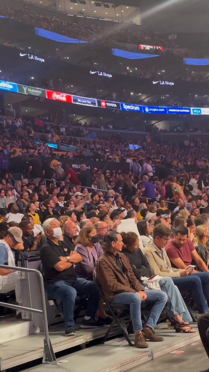 Lakers fans headed for the exit before the final buzzer 👀