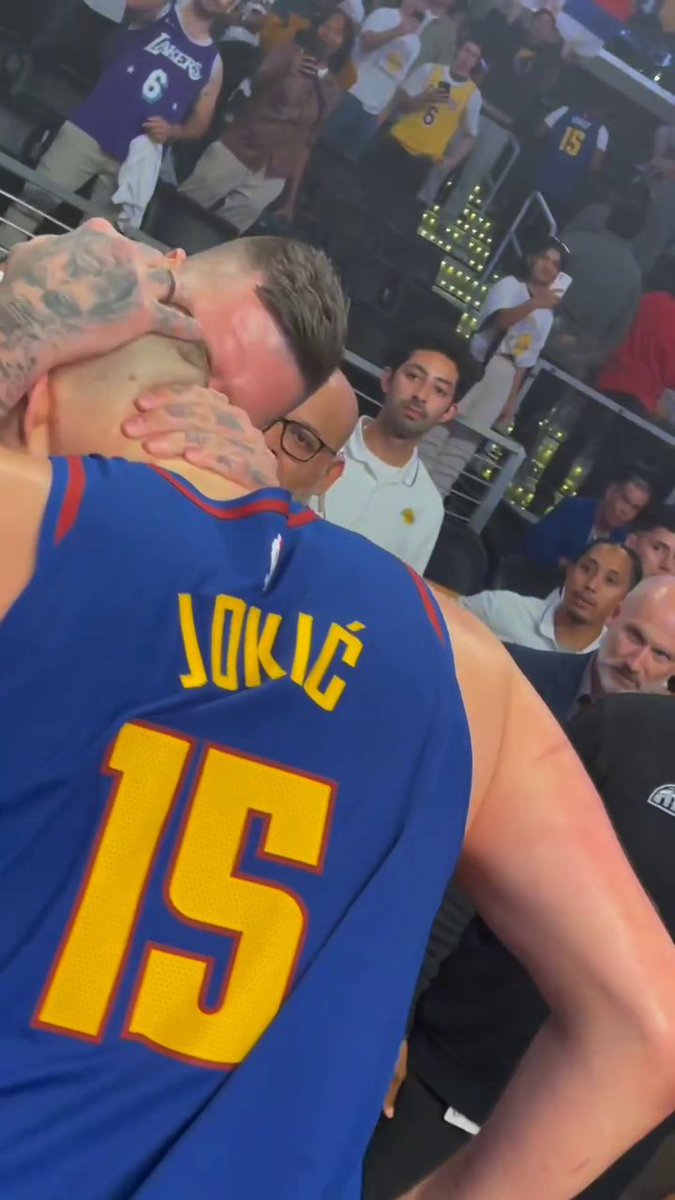 Nikola Jokić and his brother embrace after the Nuggets go up 3-0 in the series 💙
