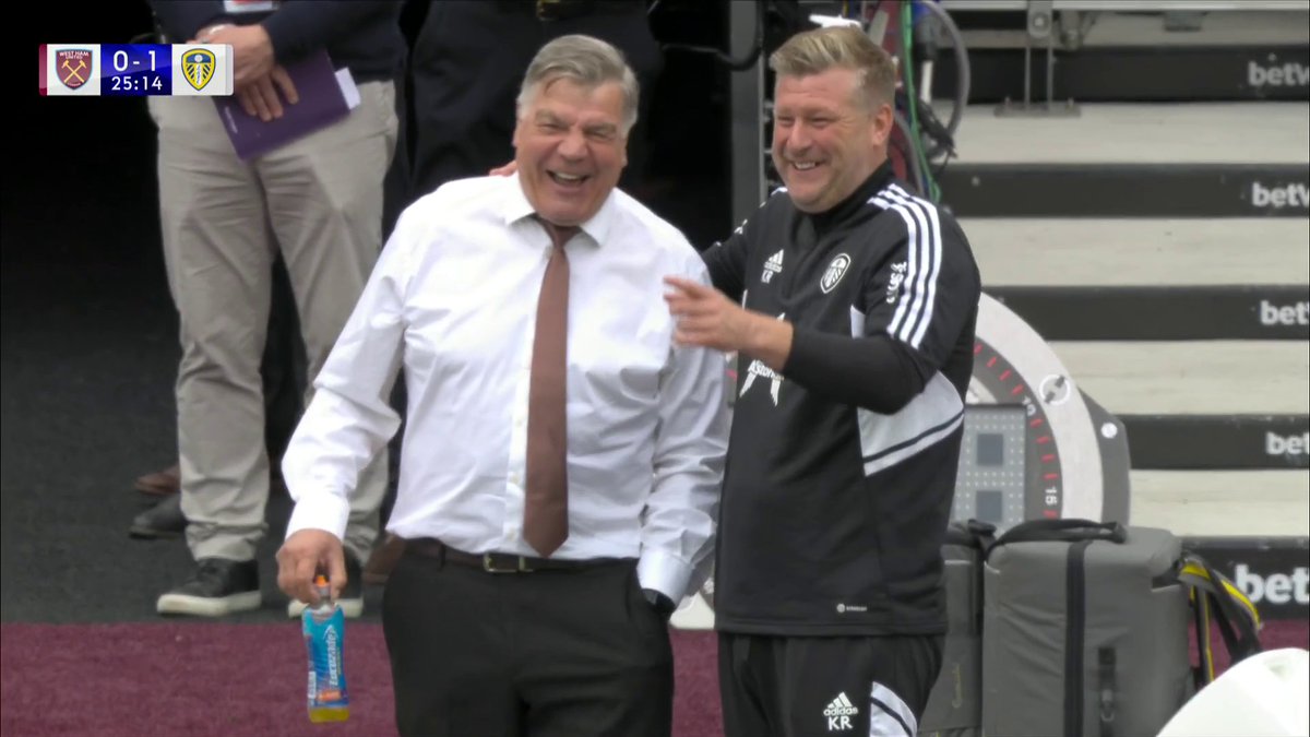 One for the ages... Sam Allardyce finds £5 on the touchline and offers it to the fourth official 🤣🤣🤣