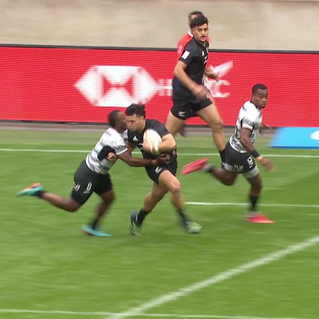 INCREDIBLE SCENES 👀 The final minutes of 🇫🇯 Fiji vs New Zealand 🇳🇿 have to be seen to be believed 🤯 #London7s | #HSBC7s