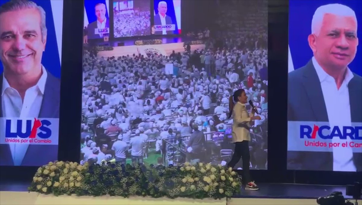 La alcaldesa del Distrito Nacional, Carolina Mejía, dice a los camioneros que con su apoyo Luis Abinader tendrá cuatro años más de gobierno. #ListínDiario