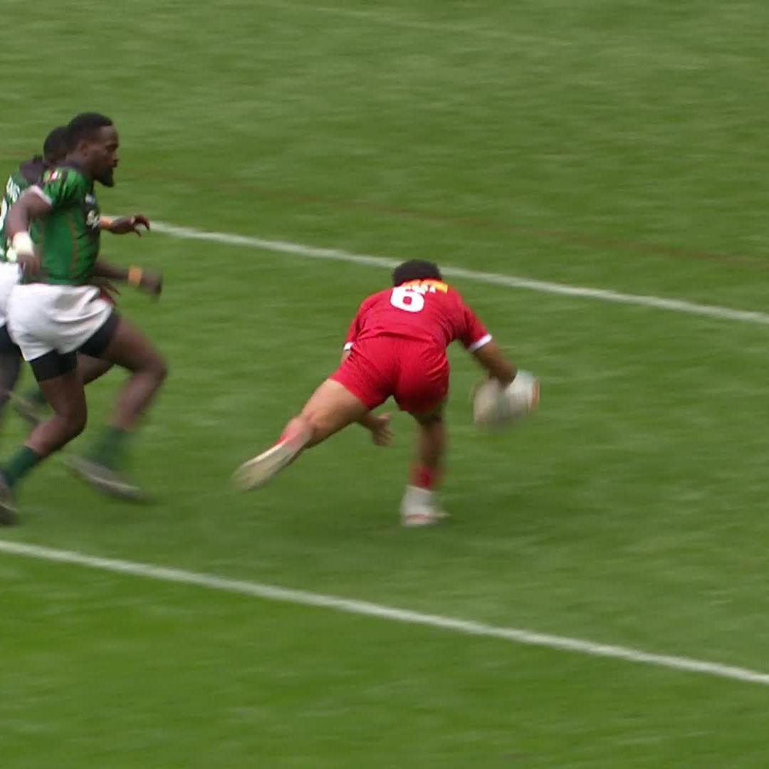 🇨🇦 Morra hits back for Rugby Canada after some powerful play 💪 #London7s | #HSBC7s