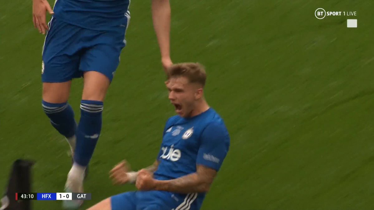 Jamie Cooke capitalises on a mistake at the back to give FC Halifax Town the lead in the FA Trophy final! ⚽️ #NonLeagueFinalsDay