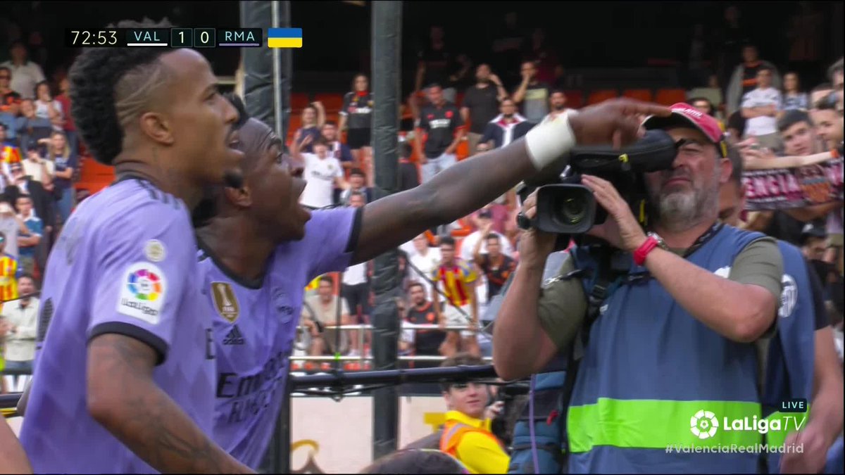 A crazy few minutes at Mestalla 👀 First, Cömert used a second ball on the pitch to knock the ball out of Vini Jr's path ⚽ Then as the referee tried to sort out the aftermath, Vini Jr became visibly annoyed at something said by fans behind the goal 😳