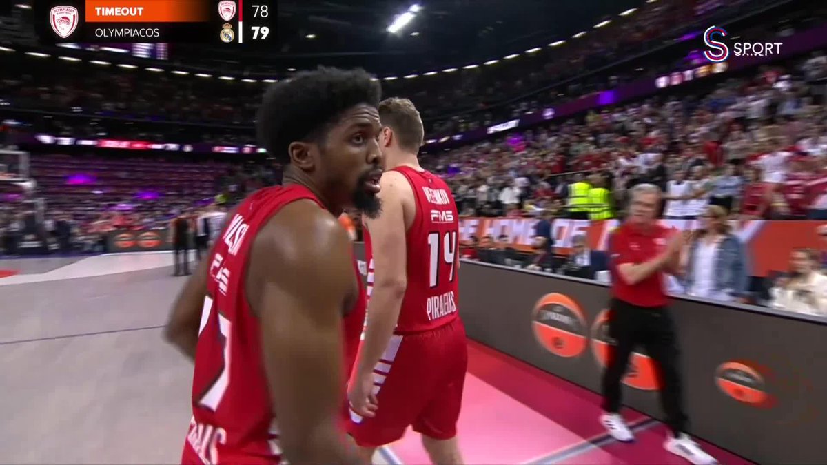 Kostas Sloukas şampiyonluk atışını kaçırdı.