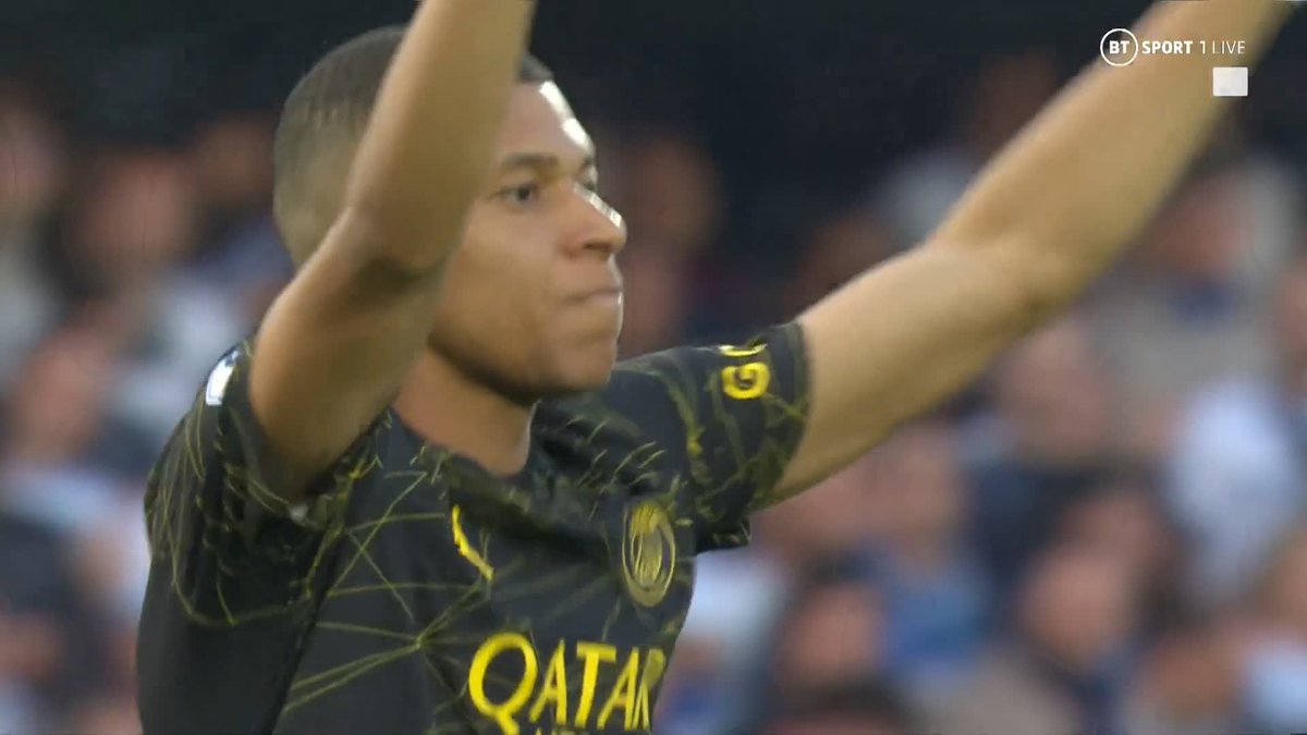 Watch & admire, Kylian Mbappé 🤩